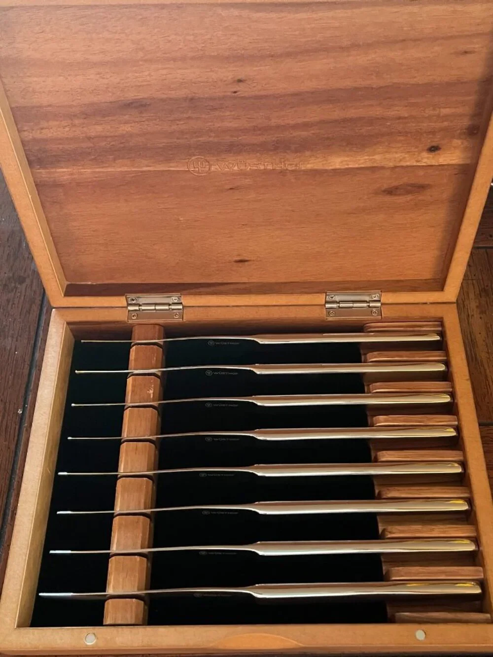 Wüsthof 8-Piece Steak Knife Set with Wooden Box – Pre-Owned, Never Used